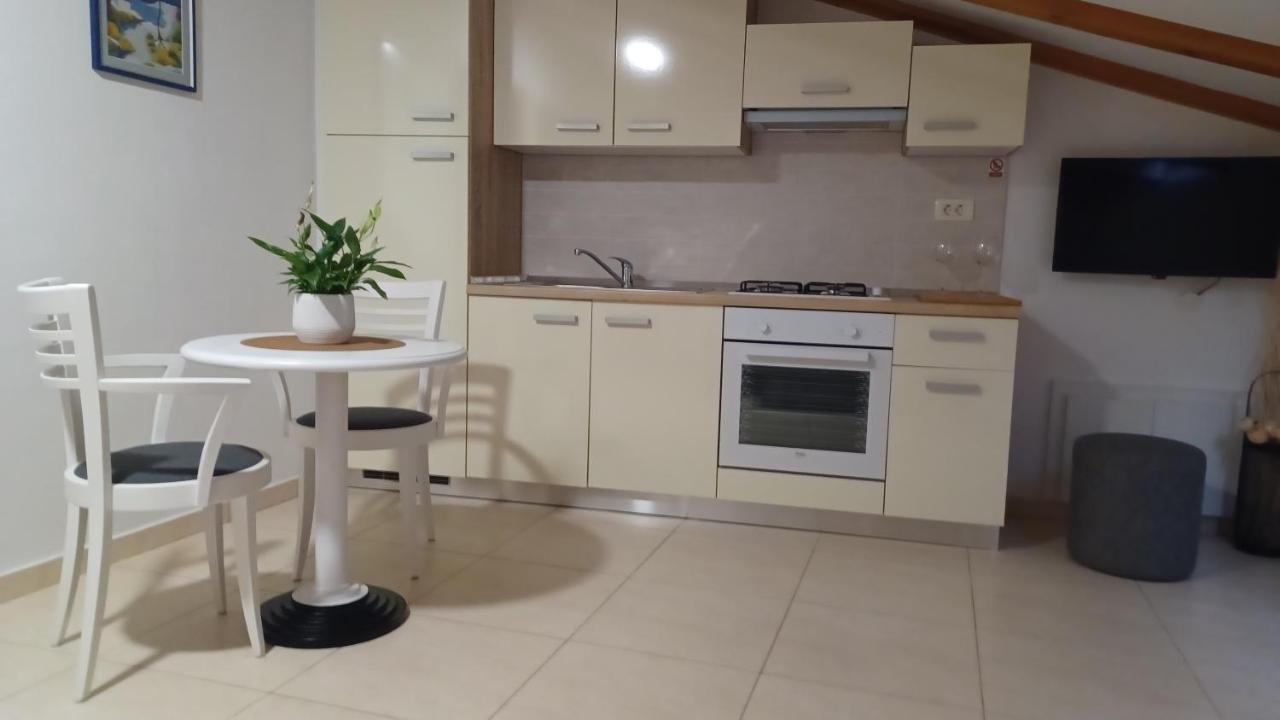 Apartmani Amra Novi Vinodolski Exterior foto